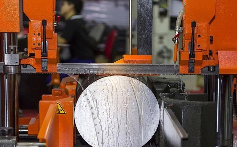 浩口镇立式金属带锯床切削出现跑带故障解决方法！